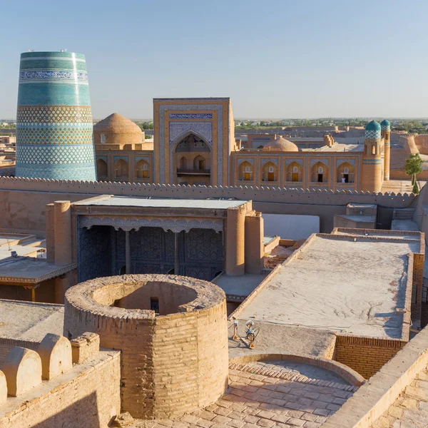 Vista de Ichon-Qala, el casco antiguo de Khiva, Uzbekistán . — Foto de Stock