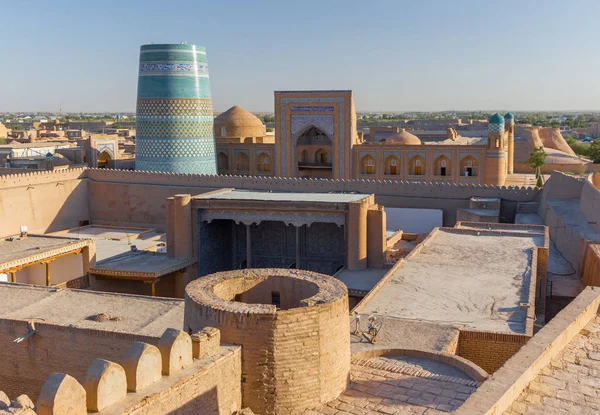 Vista de Ichon-Qala, a cidade velha de Khiva, Uzbequistão . — Fotografia de Stock