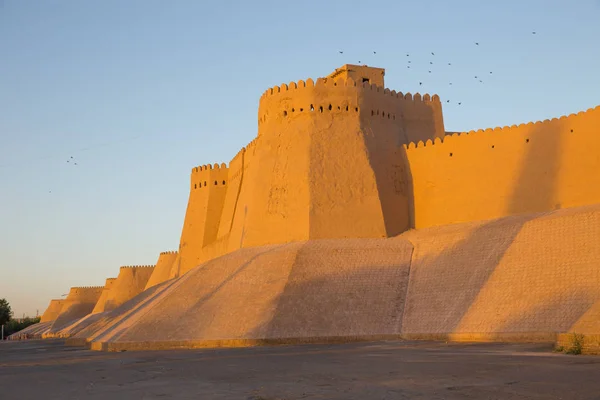 Watch tower powyżej khuna Arka w Khiva, Uzbekistan — Zdjęcie stockowe