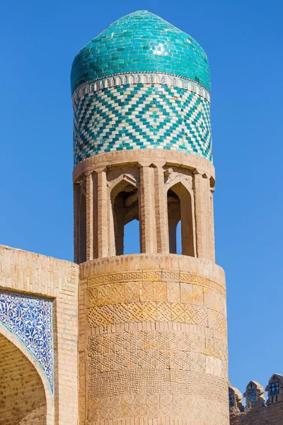 The Kutlimurodinok Madrasah in Khiva, Uzbekistan. — Stock Photo, Image