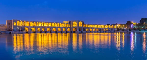 Oude Khaju Bridge, (Pol-e Khaju), in Isfahan, Iran — Stockfoto