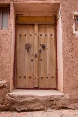 Antik köy, Abyaneh, İran'ın tipik kapı kırmızı kerpiç evler