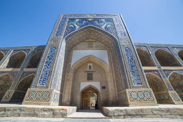 Nadir Divanbegi Medressa of Bukhara, in Uzbekistan — Stock Photo, Image