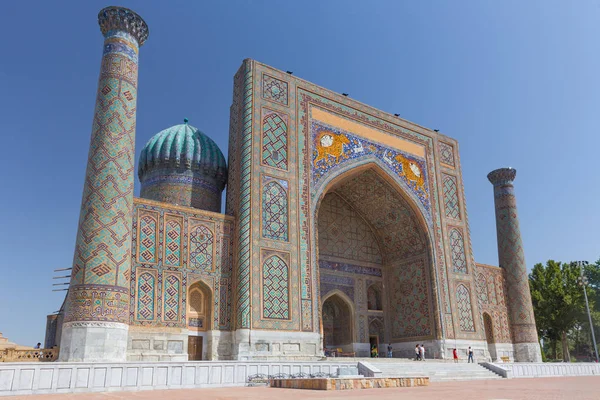 Vue de la Madrasa Sher-Dor à Samarkand, Ouzbékistan — Photo