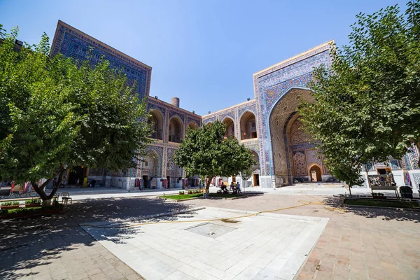 Ulugh Beg Madrasah em Samarcanda, Uzbequistão — Fotografia de Stock