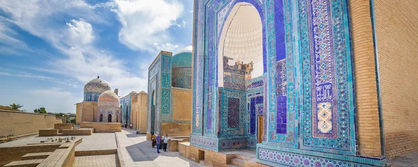 在乌兹别克斯坦撒马尔罕的陵墓的沙-i-迄今，大道 — 图库照片