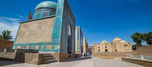 在乌兹别克斯坦撒马尔罕的陵墓的沙-i-迄今，大道 — 图库照片