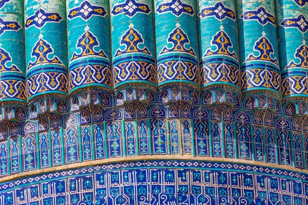 毕比汗清真寺在乌兹别克斯坦撒马尔罕的详细信息 — 图库照片