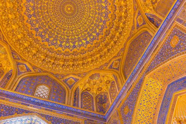 Tilya Kori medrese, Samarkand, Uzbekista kubbesinde altın Mozaik