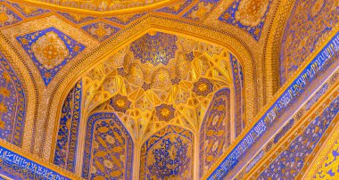 Tilya Kori medrese, Samarkand, Uzbekista kubbesinde altın Mozaik