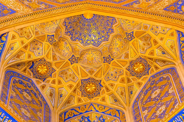 Mosaico de ouro em Tilya Kori Madrasah, Samarcanda, Uzbekista — Fotografia de Stock