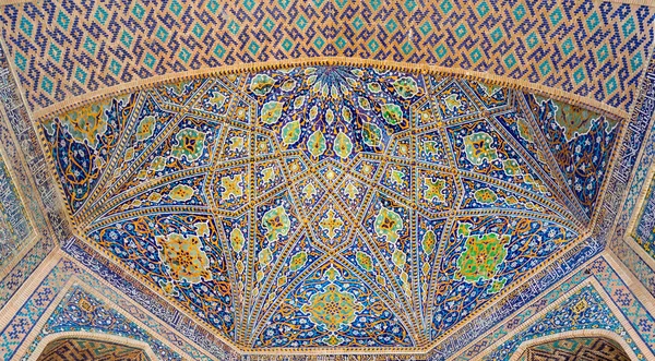Mosaico en Tilya Kori Madrasah en Samarcanda, Uzbekistán — Foto de Stock