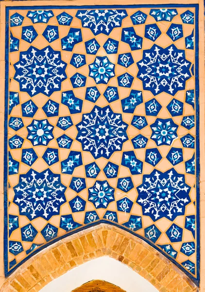 Mosaico em Ulugh Beg Madrasah em Samarcanda, Uzbequistão — Fotografia de Stock