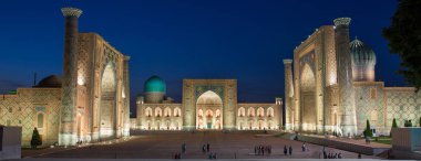 Geceleri Registan yılında Semerkand, Özbekistan
