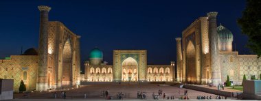 Geceleri Registan yılında Semerkand, Özbekistan