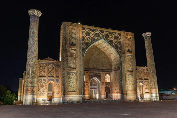Ούλουγκ ζητιανεύουν (Madrasah) στο Σαμαρκάνδη, Ουζμπεκιστάν — Φωτογραφία Αρχείου