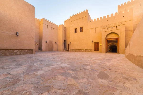 Historická pevnost Nizwa, v Ománu — Stock fotografie
