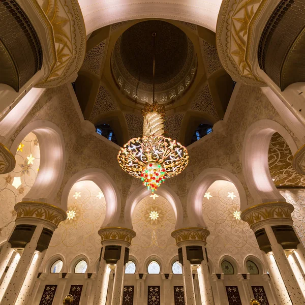 Mezquita Sheikh Zayed en Abu Dhabi, Emiratos Árabes Unidos — Foto de Stock