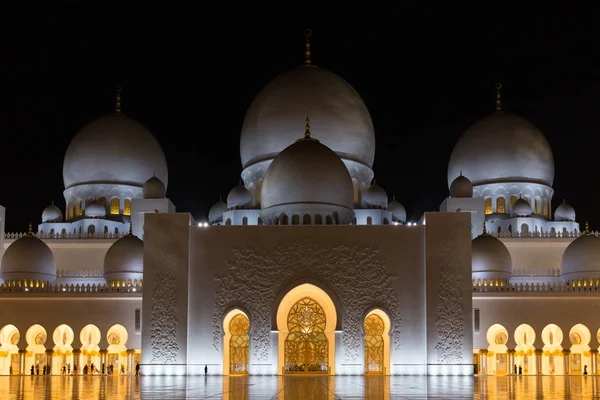 Große Scheich-Zayed-Moschee in Abu Dhabi — Stockfoto