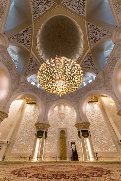 Mezquita Sheikh Zayed en Abu Dhabi, Emiratos Árabes Unidos — Foto de Stock
