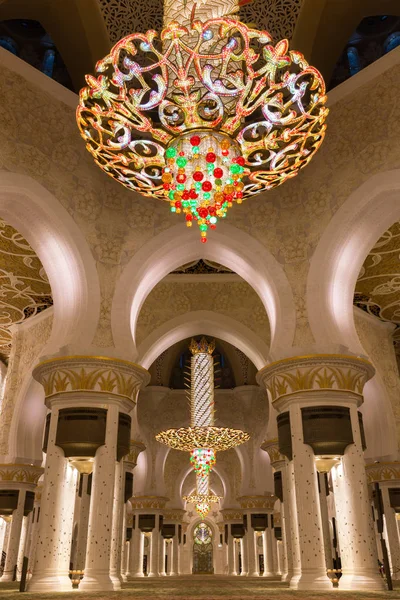 Mezquita Sheikh Zayed en Abu Dhabi, Emiratos Árabes Unidos — Foto de Stock