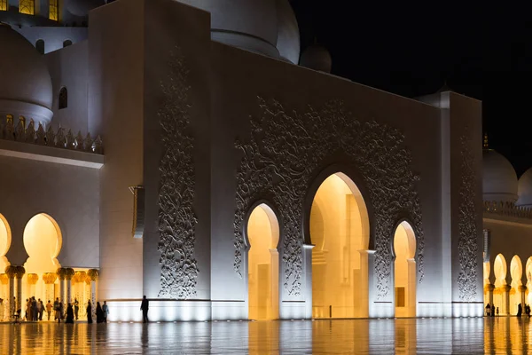 Große Scheich-Zayed-Moschee in Abu Dhabi — Stockfoto