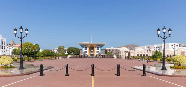 Porche cerca del Palacio del Sultán en Mascate, Omán — Foto de Stock