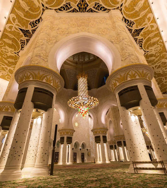 Mezquita Sheikh Zayed en Abu Dhabi, Emiratos Árabes Unidos — Foto de Stock