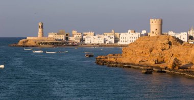 Gözetleme kulesi ve Sur, Umman Körfezi deniz feneri