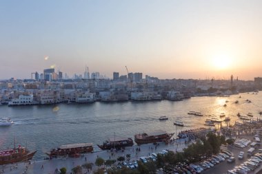 Panoramik Dubai Deira gökdelen üzerinden