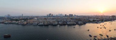 Panoramik Dubai Deira gökdelen üzerinden