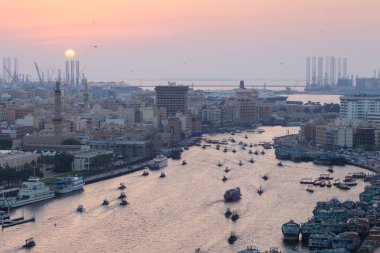 Panoramik Dubai Deira gökdelen üzerinden