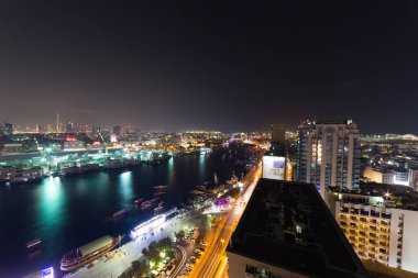Panoramik Dubai Deira gökdelen üzerinden