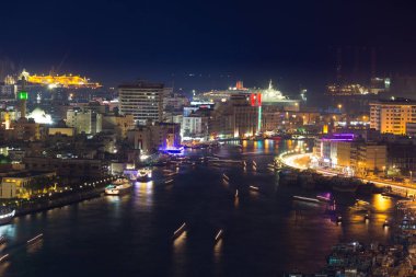 Panoramik Dubai Deira gökdelen üzerinden