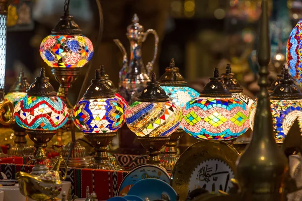 Lâmpadas árabes em Mutrah Souq, em Mascate, Omã — Fotografia de Stock