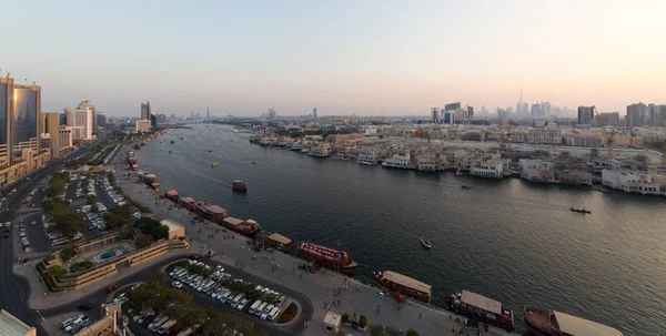 Panorámás kilátás nyílik Dubai a Deira felhőkarcoló — Stock Fotó