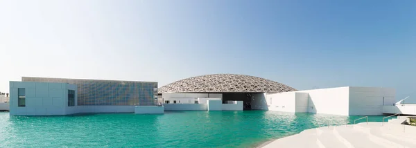 Музей Лувра в Абу-Даби, Объединенные Арабские Эмираты — стоковое фото