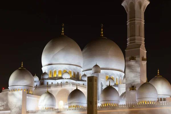 Große Scheich-Zayed-Moschee in Abu Dhabi — Stockfoto