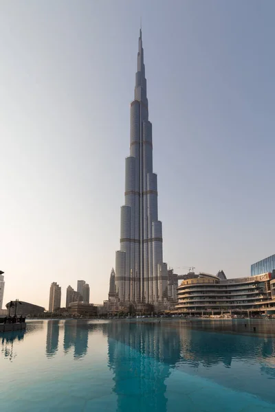 Dubai shopping mall és a Burj khalifa — Stock Fotó