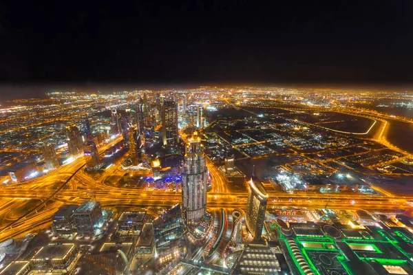 Дубай у центрі міста з міськими вогнями.. — стокове фото