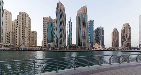 Panorámás kilátás nyílik a Dubai Marina, Egyesült Arab Emírségek — Stock Fotó