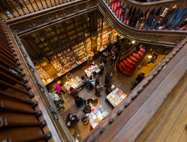 Looking inside Lello Bookstore, in Porto, Portugal — Stock Photo, Image