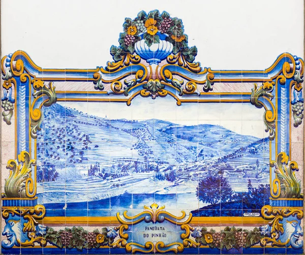 Azulejos na estação ferroviária de Pinhao, Vale do Douro, Portugal — Fotografia de Stock