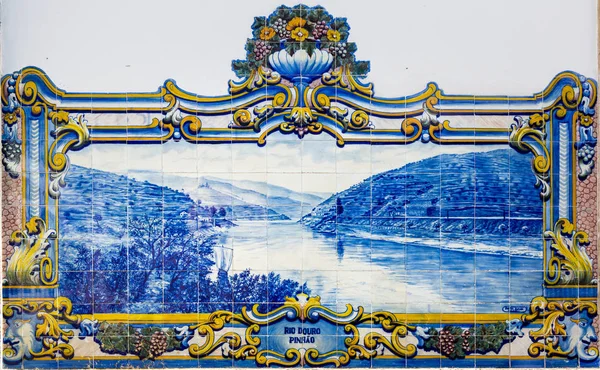 Azulejos à la gare de Pinhao, vallée du Douro, Portugal — Photo