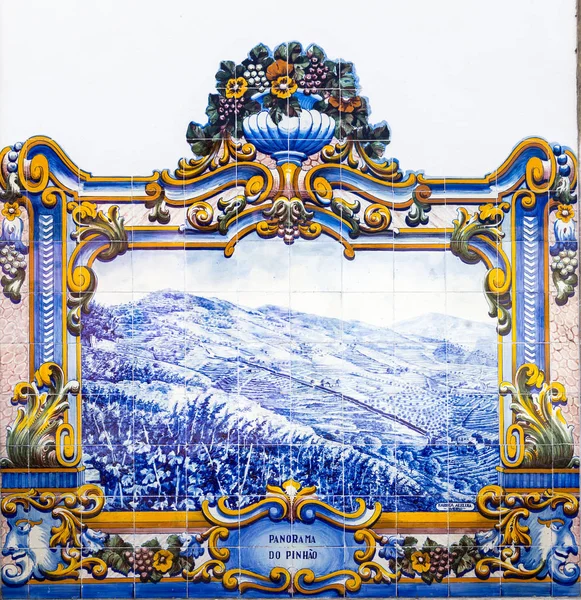 Azulejos na estação ferroviária de Pinhao, Vale do Douro, Portugal — Fotografia de Stock