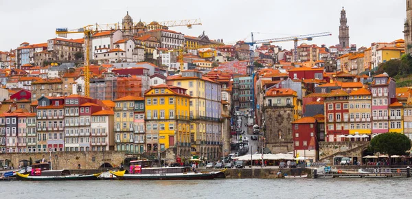 Vista panorámica de Ribeira, Oporto, en Portugal — Foto de Stock