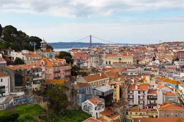 Hermosa vista de la ciudad vieja de Lisboa, Portugal — Foto de Stock