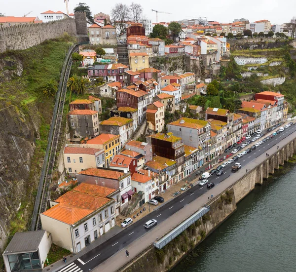 Vista del barrio de Ribeira en Oporto, Portugal — Foto de Stock