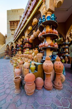 El sanatları ürünleri antik Souq in Nizwa, Umman