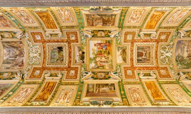 Roma, İtalya - 24 Nisan 2016: Vatikan Müzeleri, Vatikan Şehri 'ndeki halka açık sanat ve heykel müzeleri, Roma, İtalya